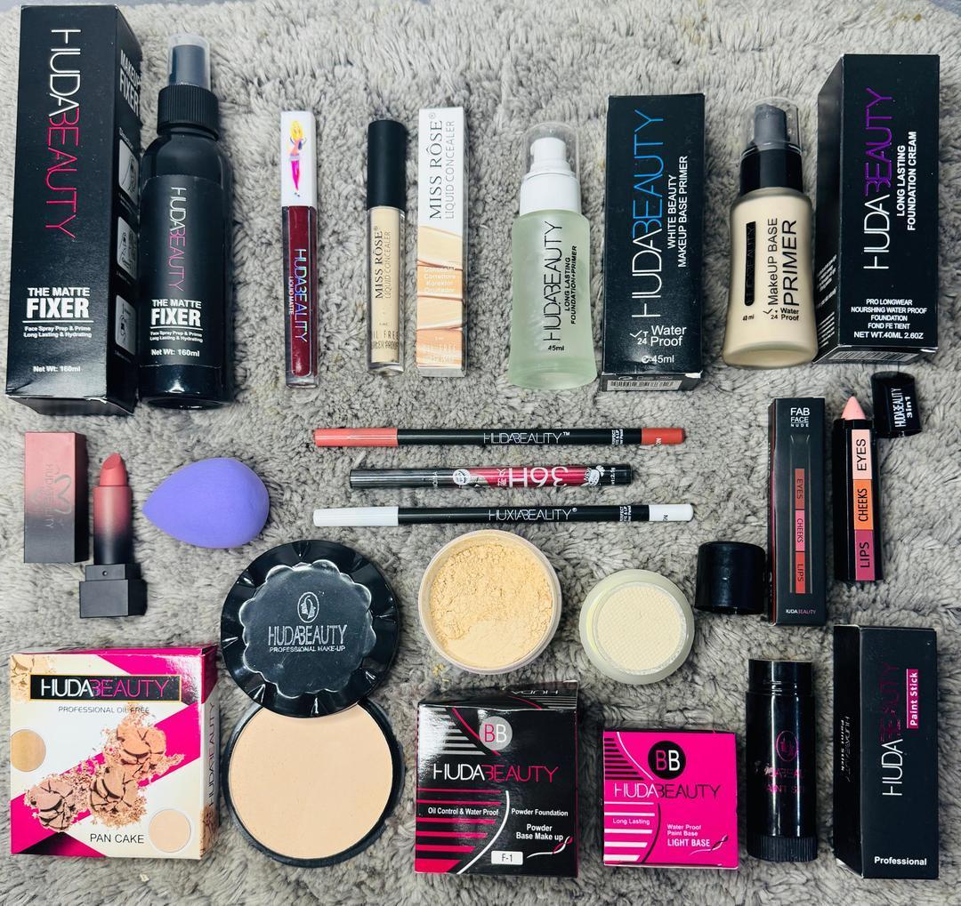 15 in 1 Makeup Deal : B